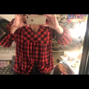 Flowy red & black checkered long sleeve top🌻